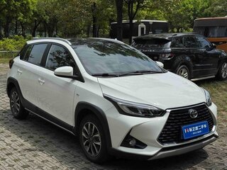 2022 Toyota Yaris L X XP150 Рестайлинг, белый, 1390700 рублей, вид 3