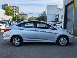 2012 Hyundai Solaris I, серебристый, 580000 рублей, вид 4