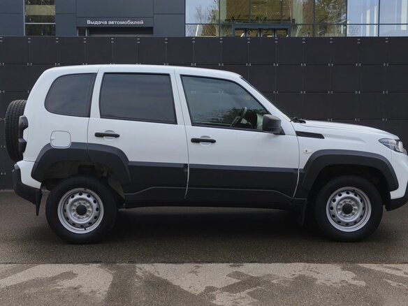2021 Lada (ВАЗ) Niva, белый, 869000 рублей - вид 3