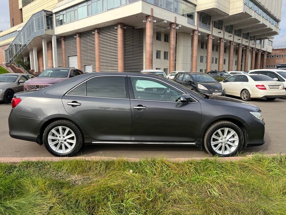 2013 Toyota Camry VII (XV50), серый - вид 1