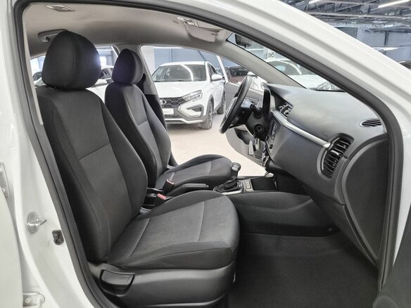 2020 Kia Rio IV Рестайлинг, белый, 1559000 рублей - вид 12