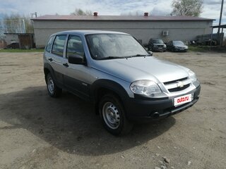 2016 Chevrolet Niva I Рестайлинг, серебристый, 520000 рублей, вид 3