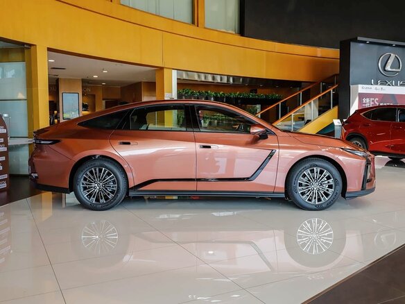 2026 Lexus ES 300h VIII, оранжевый, 6114564 рублей - вид 21