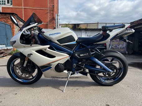 2010 Triumph Daytona 675, белый, 515000 рублей, вид 5