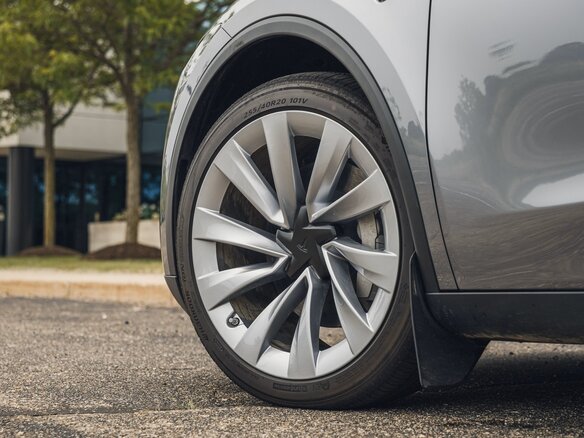 2026 Tesla Model Y Long Range I Рестайлинг, серебристый - вид 2