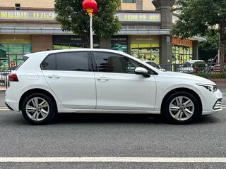 2023 Volkswagen Golf VIII, белый, 1560208 рублей, вид 4