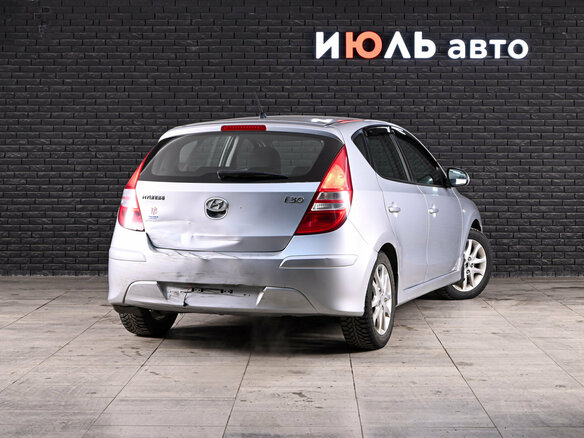 2011 Hyundai i30 I Рестайлинг, серебристый - вид 4