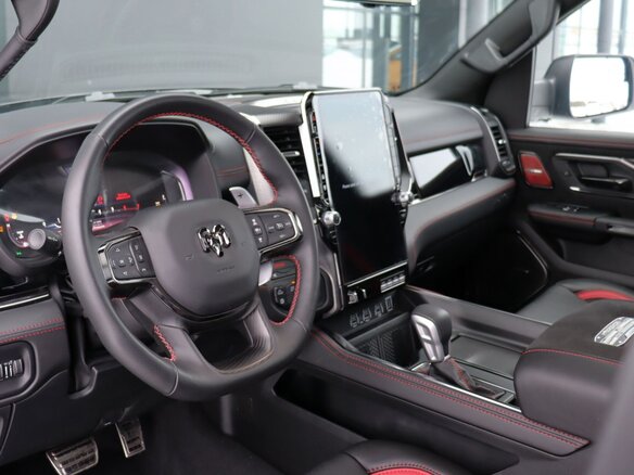 2026 Ram 1500 RHO V Рестайлинг, чёрный - вид 1