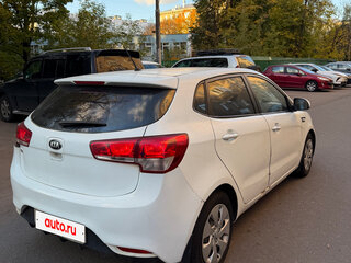 2015 Kia Rio III Рестайлинг, белый, 920000 рублей, вид 3