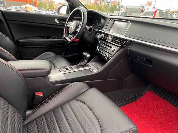 2019 Kia Optima IV Рестайлинг, белый, 2570000 рублей - вид 6