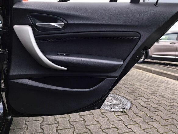 2017 BMW 1 серии 118i II (F20/F21) Рестайлинг, чёрный, 1649000 рублей - вид 13