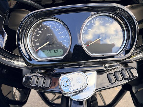 2021 Harley-Davidson Road Glide, серый, 2390000 рублей - вид 15