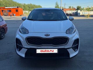 2018 Kia Sportage IV Рестайлинг, белый, 1950000 рублей, вид 3