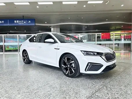 2023 Skoda Octavia IV (A8), белый, 2280000 рублей, вид 1
