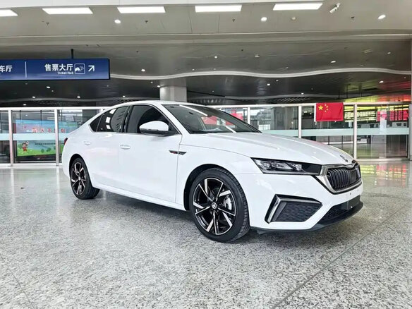 2023 Skoda Octavia IV (A8), белый, 2280000 рублей