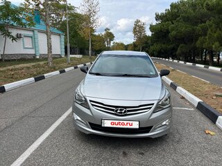 2015 Hyundai Solaris I Рестайлинг, серебристый, 750000 рублей, вид 2