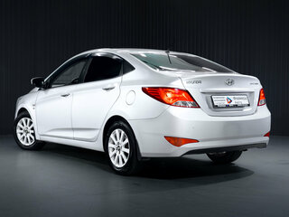 2014 Hyundai Solaris I Рестайлинг, серебристый, 749000 рублей, вид 5