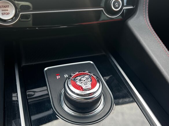 2019 Jaguar F-Pace I, красный, 3250000 рублей - вид 15