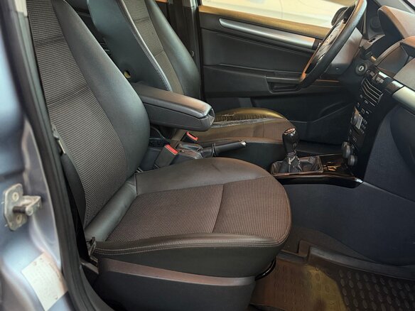 2008 Opel Astra H Рестайлинг, серебристый, 420000 рублей - вид 9