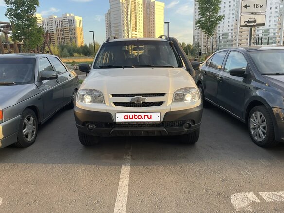 2017 Chevrolet Niva I Рестайлинг, белый, 700000 рублей - вид 3