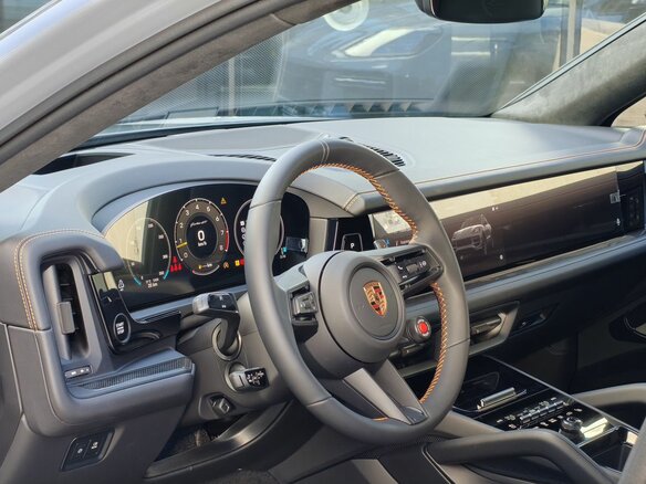 2026 Porsche Cayenne Turbo GT Coupé III Рестайлинг, серый, 36780000 рублей - вид 9