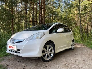 2011 Honda Fit Hybrid II, белый, 700000 рублей, вид 2