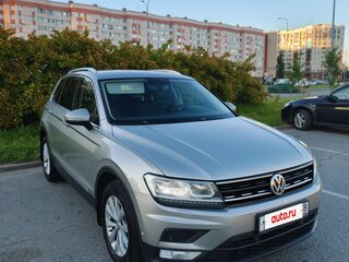 2017 Volkswagen Tiguan II, серебристый, 1780000 рублей, вид 3