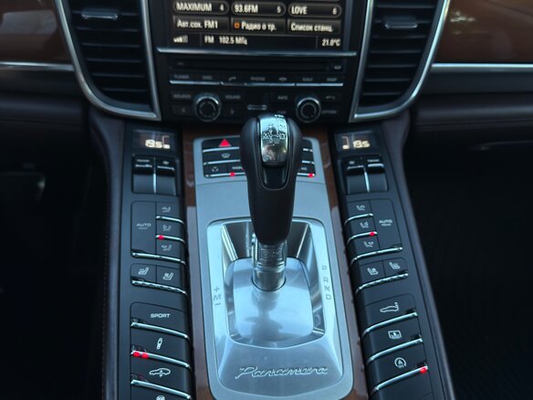 2011 Porsche Panamera S I, коричневый, 2399000 рублей - вид 30