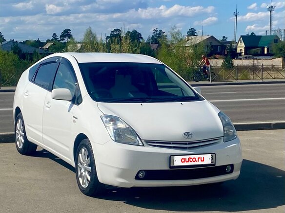 2010 Toyota Prius JDM II Рестайлинг (XW20), белый, 950000 рублей