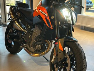2026 KTM 790 Duke, оранжевый, 1150000 рублей, вид 4