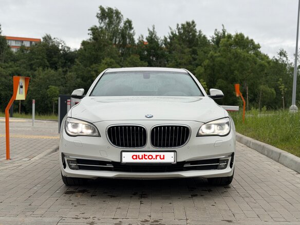 2013 BMW 7 серии 740d xDrive V (F01/F02/F04) Рестайлинг, белый, 2088000 рублей - вид 1