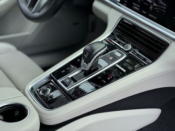 2016 Porsche Panamera Turbo II, серый, 7190000 рублей - вид 17