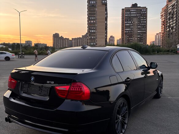 2010 BMW 3 серии 318i V (E90/E91/E92/E93) Рестайлинг, чёрный, 1250000 рублей - вид 7