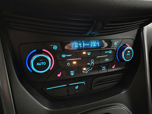 2018 Ford Kuga II Рестайлинг, белый, 1670000 рублей - вид 18