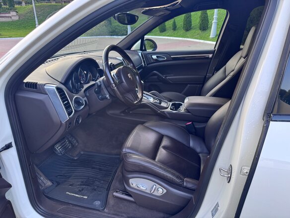 2011 Porsche Cayenne Diesel II (958), белый, 2200000 рублей - вид 12