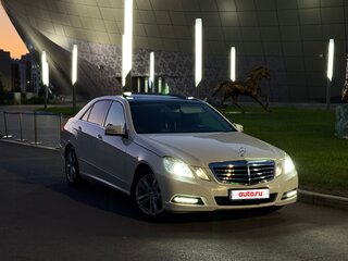 2010 Mercedes-Benz E-Класс 350 IV (W212, S212, C207), белый, 1000000 рублей, вид 1