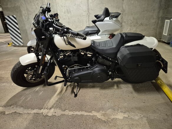 2017 Harley-Davidson Fat Bob, белый, 1600000 рублей - вид 2