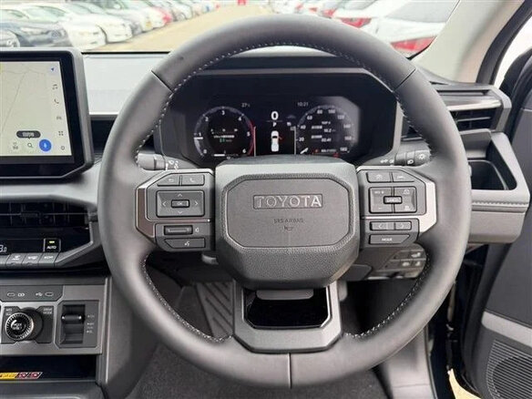 2026 Toyota Hilux IX, чёрный, 5875400 рублей - вид 11