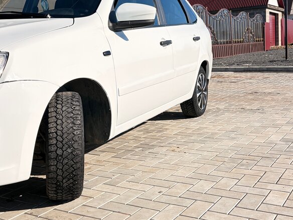 2017 Lada (ВАЗ) Granta I, белый, 365000 рублей - вид 4