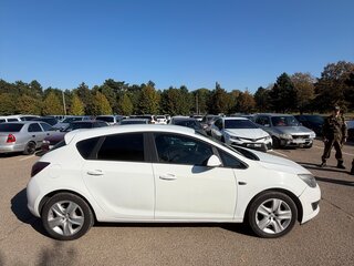2012 Opel Astra J Рестайлинг, белый, 660000 рублей, вид 2