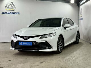 2021 Toyota Camry VIII (XV70) Рестайлинг, белый, 3349000 рублей, вид 1