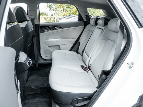 2026 Kia Sportage V Рестайлинг, белый, 3832500 рублей - вид 8
