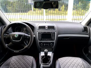 2012 Skoda Octavia II (A5) Рестайлинг, белый, 700000 рублей, вид 5