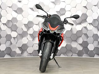 2023 Aprilia Tuono 660, чёрный, 1177000 рублей, вид 5