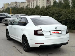 2018 Skoda Octavia III (A7) Рестайлинг, белый, 1000000 рублей, вид 4