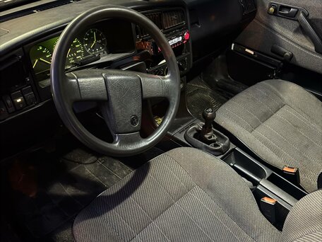 1989 Volkswagen Passat B3, белый, вид 3