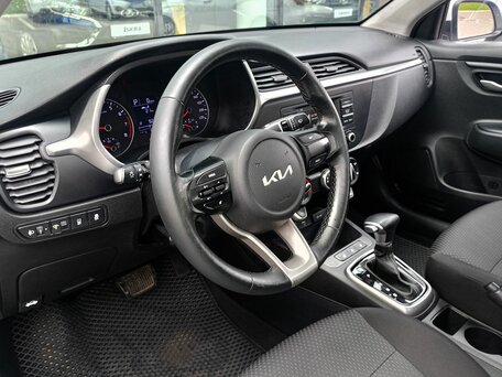 2021 Kia Rio IV Рестайлинг, белый, 1198807 рублей, вид 5