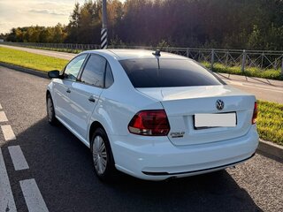 2017 Volkswagen Polo V Рестайлинг, белый, 1150000 рублей, вид 3