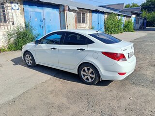 2013 Hyundai Solaris I, белый, 635000 рублей, вид 3