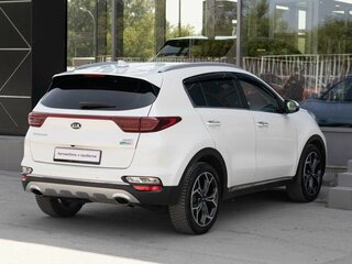 2020 Kia Sportage IV Рестайлинг, белый, 2100000 рублей, вид 5